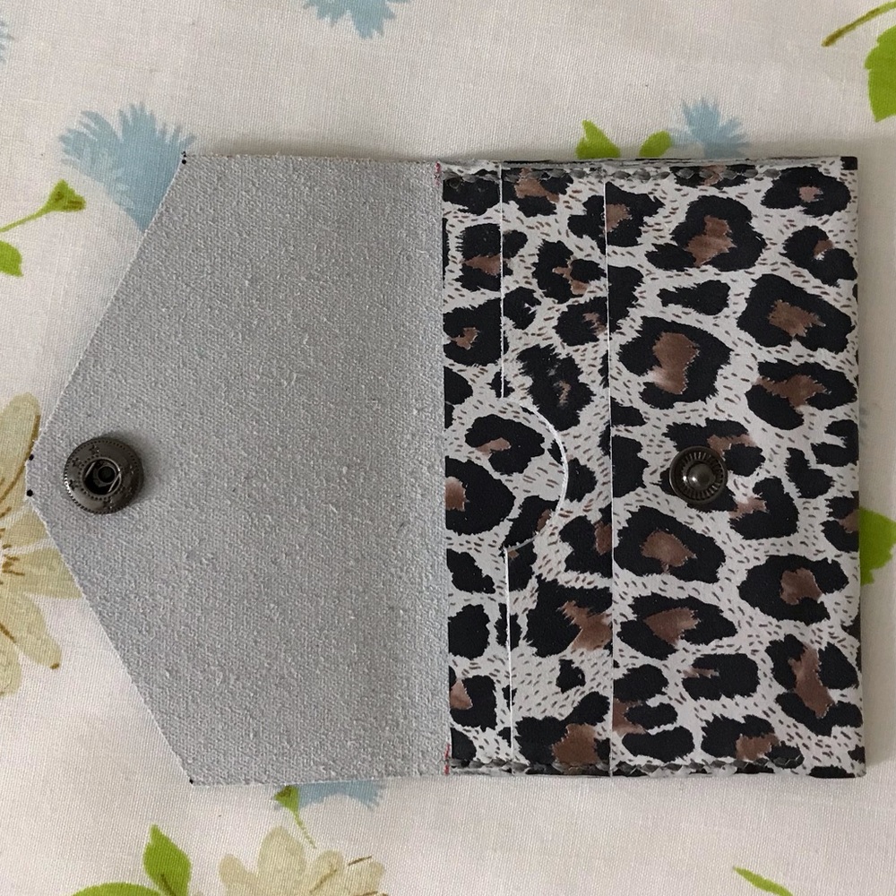 Hand Crafted Leopard Print Wallet - Picture 4 of 5